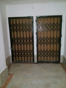 درب آکاردئونی نصب شده-